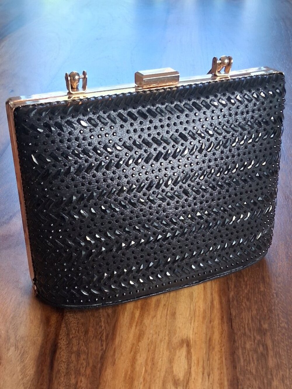 NWT Black Beaded Hard Frame Evening Clutch Gold Chain Crossbody Bag